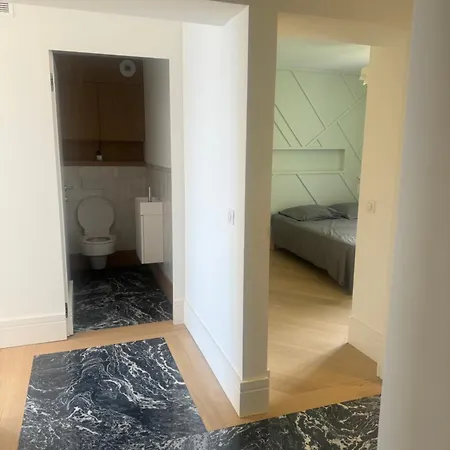 T4 Standing A Apartmán