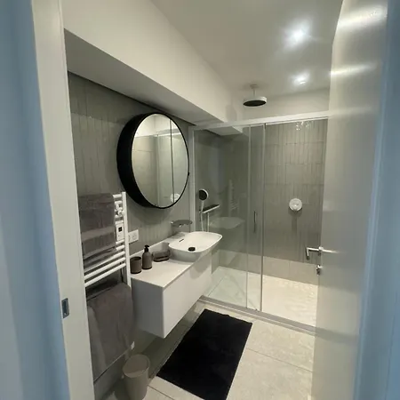 T4 Standing A Cargèse