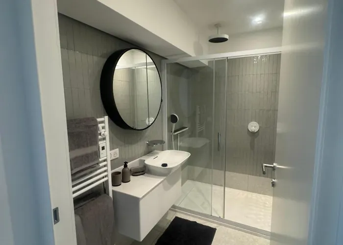 T4 Standing A Cargèse